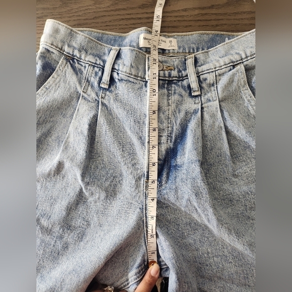 Abercrombie & Fitch The Pleated Short Ultra High Rise Womens 2 Light Blue - Picture 9 of 9
